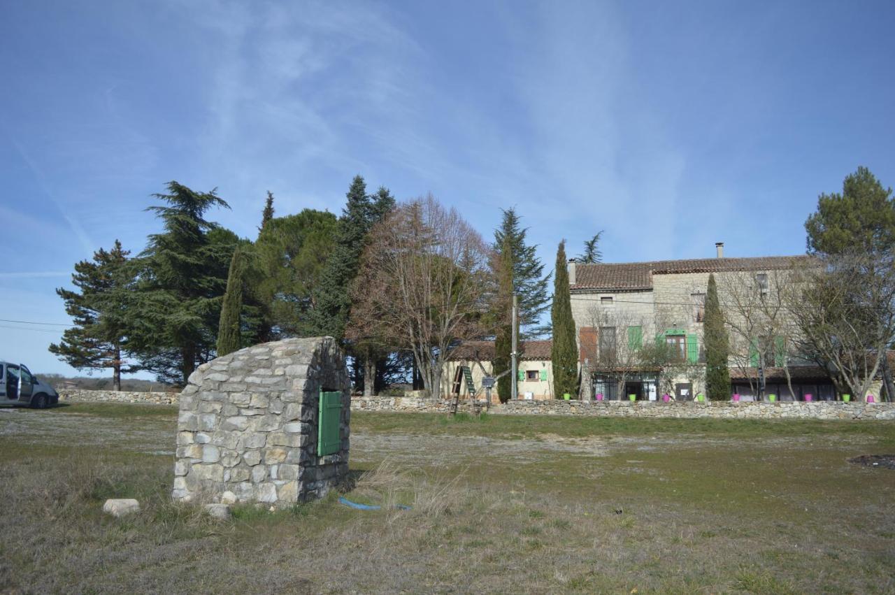 Les Loups Dans La Bergerie Panzió Banne Kültér fotó