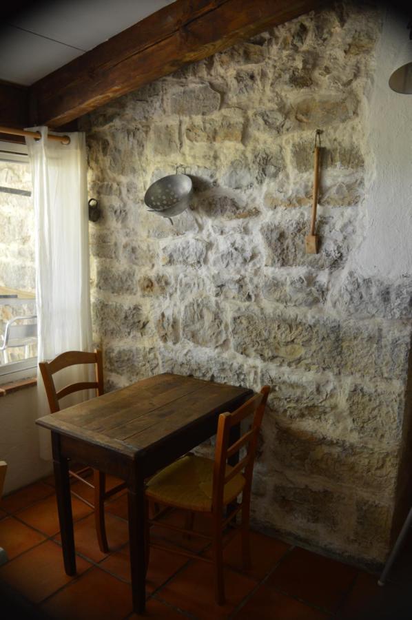 Les Loups Dans La Bergerie Panzió Banne Kültér fotó